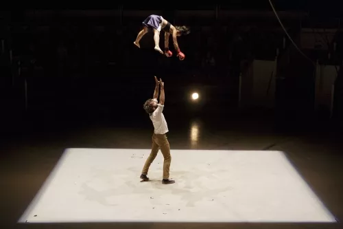 Vincent Brière et Voleak Ung, Portés accrobatiques, 27e promotion du Centre national des arts du cirque/CNAC de Châlons-en-Champagne