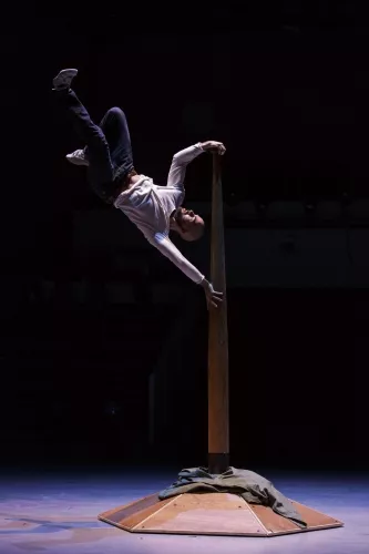 Lucas Struna, Mât indien, 27e promotion du Centre national des arts du cirque/CNAC de Châlons-en-Champagne