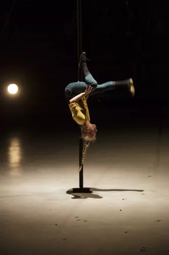 Cathrine Lundsgaard Nielsen, Mât chinois, 27e promotion du Centre national des arts du cirque/CNAC de Châlons-en-Champagne