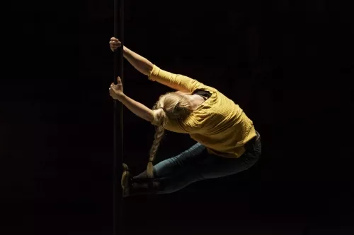 Cathrine Lundsgaard Nielsen, Mât chinois, 27e promotion du Centre national des arts du cirque/CNAC de Châlons-en-Champagne