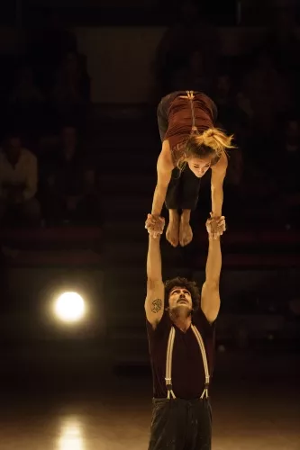 Anaïs Albisetti et Pedro Consciencia, Portés accrobatiques, 27e promotion du Centre national des arts du cirque/CNAC de Châlons-en-Champagne