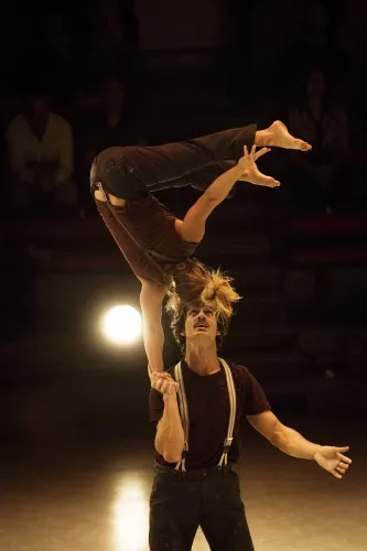 Anaïs Albisetti et Pedro Consciencia, Portés accrobatiques, 27e promotion du Centre national des arts du cirque/CNAC de Châlons-en-Champagne