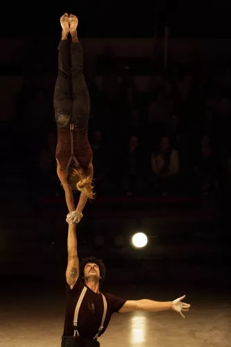 Anaïs Albisetti et Pedro Consciencia, Portés accrobatiques, 27e promotion du Centre national des arts du cirque/CNAC de Châlons-en-Champagne