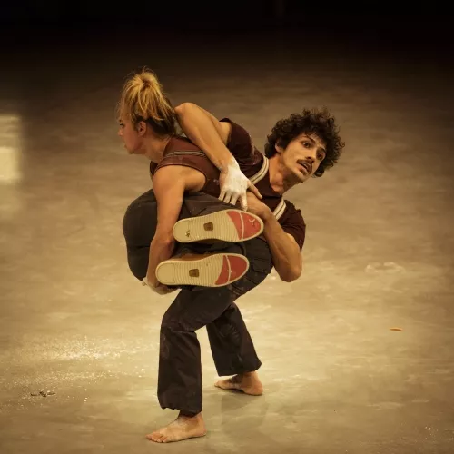 Anaïs Albisetti et Pedro Consciencia, Portés accrobatiques, 27e promotion du Centre national des arts du cirque/CNAC de Châlons-en-Champagne