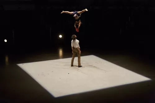 Vincent Brière et Voleak Ung, Portés accrobatiques, 27e promotion du Centre national des arts du cirque/CNAC de Châlons-en-Champagne