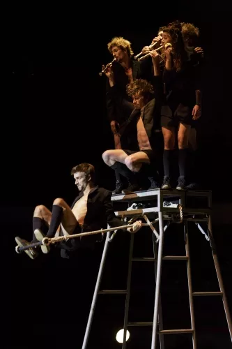 Florian Bessin, Simon Cheype, Antoine Cousty, Hugo Moriceau et Lluna Pi, Bascule coréenne, 27e promotion du Centre national des arts du cirque/CNAC de Châlons-en-Champagne