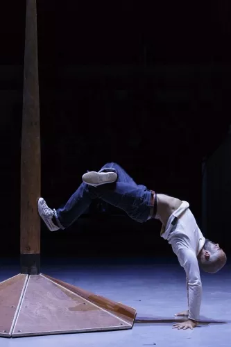 Lucas Struna, Mât indien, 27e promotion du Centre national des arts du cirque/CNAC de Châlons-en-Champagne