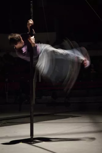 Nicolas Fraiseau, mât chinois, 28e promotion du Centre national des arts du cirque (Cnac) de Châlons-en-Champagne