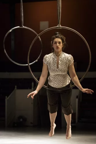 Anahi De Las Cuevas, cerceau aérien, 28e promotion du Centre national des arts du cirque (Cnac) de Châlons-en-Champagne