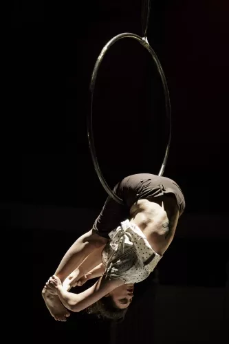 Anahi De Las Cuevas, cerceau aérien, 28e promotion du Centre national des arts du cirque (Cnac) de Châlons-en-Champagne