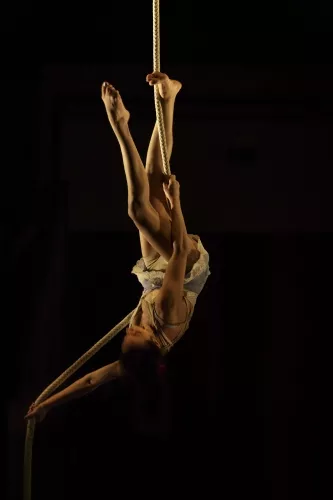 Nora Bouhlala Chacon, corde, 28e promotion du Centre national des arts du cirque (Cnac) de Châlons-en-Champagne