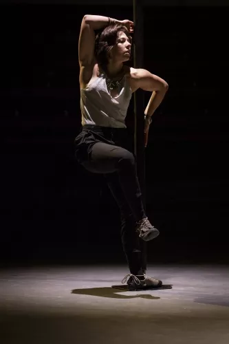 Camila Hernandez, mât chinois, 28e promotion du Centre national des arts du cirque (Cnac) de Châlons-en-Champagne