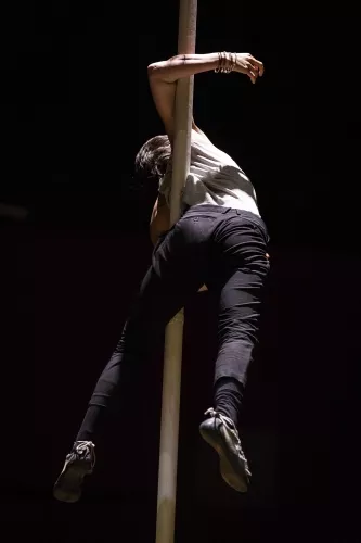 Camila Hernandez, mât chinois, 28e promotion du Centre national des arts du cirque (Cnac) de Châlons-en-Champagne
