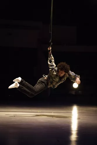 Théo Baroukh, sangles, 28e promotion du Centre national des arts du cirque/CNAC de Châlons-en-Champagne 