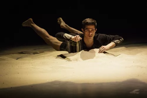 Adalberto Fernandez Torres, contorsion, 28e promotion du Centre national des arts du cirque (Cnac) de Châlons-en-Champagne