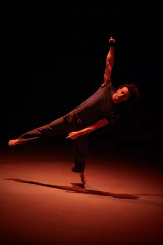 Théo Baroukh, sangles, 28e promotion du Centre national des arts du cirque/CNAC de Châlons-en-Champagne 