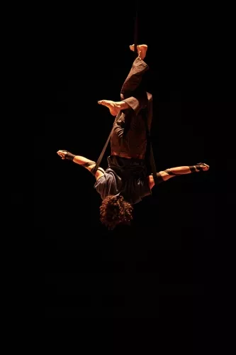 Théo Baroukh, sangles, 28e promotion du Centre national des arts du cirque/CNAC de Châlons-en-Champagne 