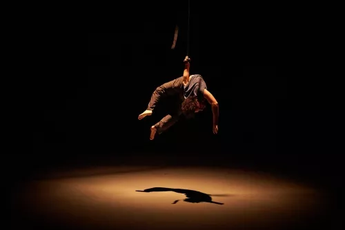 Théo Baroukh, sangles, 28e promotion du Centre national des arts du cirque/CNAC de Châlons-en-Champagne 