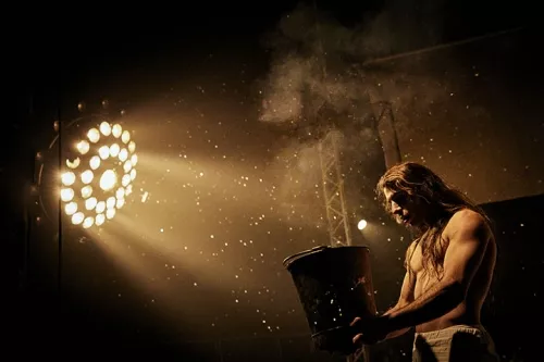 BALESTRA, spectacle de fin d'études de la 34e promotion du Centre national des arts du cirque/CNAC de Châlons-en-Champagne - Mise en scène Marie Molliens - Cie Rasposo