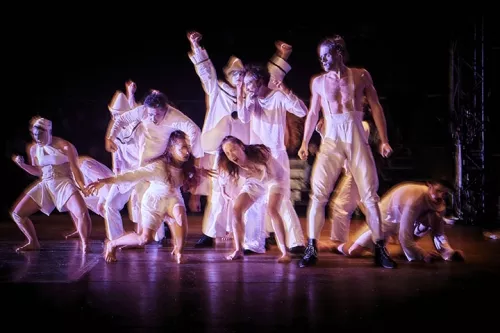 BALESTRA, spectacle de fin d'études de la 34e promotion du Centre national des arts du cirque/CNAC de Châlons-en-Champagne - Mise en scène Marie Molliens - Cie Rasposo