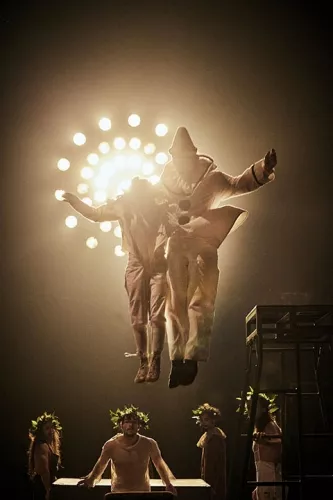 BALESTRA, spectacle de fin d'études de la 34e promotion du Centre national des arts du cirque/CNAC de Châlons-en-Champagne - Mise en scène Marie Molliens - Cie Rasposo