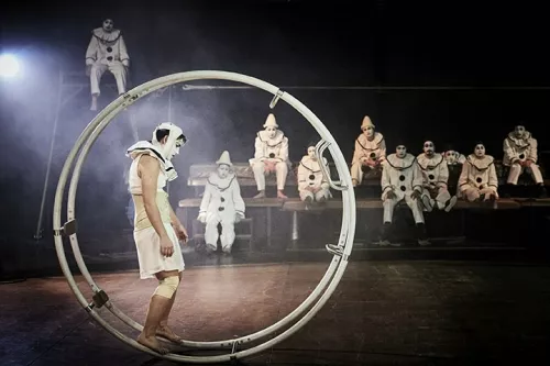BALESTRA, spectacle de fin d'études de la 34e promotion du Centre national des arts du cirque/CNAC de Châlons-en-Champagne - Mise en scène Marie Molliens - Cie Rasposo