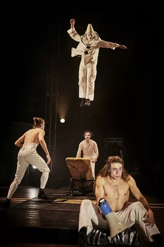 BALESTRA, spectacle de fin d'études de la 34e promotion du Centre national des arts du cirque/CNAC de Châlons-en-Champagne - Mise en scène Marie Molliens - Cie Rasposo