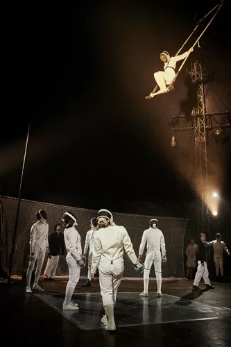 BALESTRA, spectacle de fin d'études de la 34e promotion du Centre national des arts du cirque/CNAC de Châlons-en-Champagne - Mise en scène Marie Molliens - Cie Rasposo