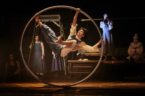 BALESTRA, spectacle de fin d'études de la 34e promotion du Centre national des arts du cirque/CNAC de Châlons-en-Champagne - Mise en scène Marie Molliens - Cie Rasposo