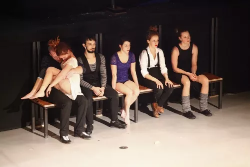 PULSIONS, spectacle de fin d'études de la 24e promotion du Centre national des arts du cirque/CNAC de Châlons-en-Champagne, mis en scène par Laurent Laffargue