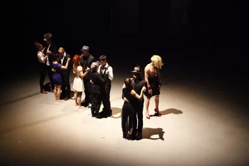 PULSIONS, spectacle de fin d'études de la 24e promotion du Centre national des arts du cirque/CNAC de Châlons-en-Champagne, mis en scène par Laurent Laffargue