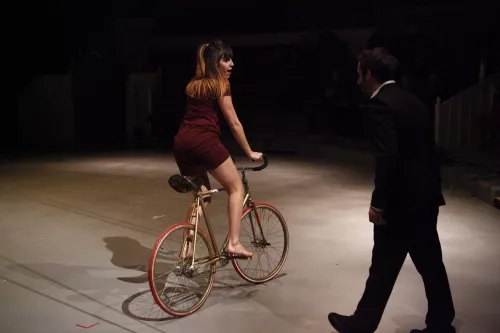 PULSIONS, spectacle de fin d'études de la 24e promotion du Centre national des arts du cirque/CNAC de Châlons-en-Champagne, mis en scène par Laurent Laffargue