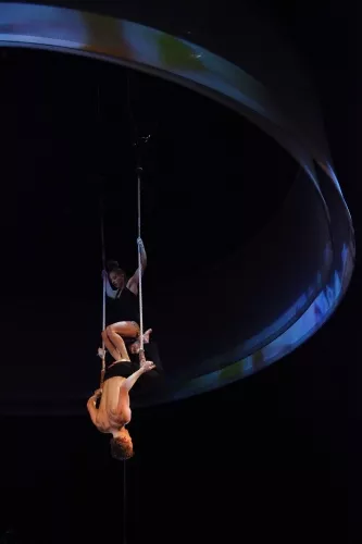 PULSIONS, spectacle de fin d'études de la 24e promotion du Centre national des arts du cirque/CNAC de Châlons-en-Champagne, mis en scène par Laurent Laffargue