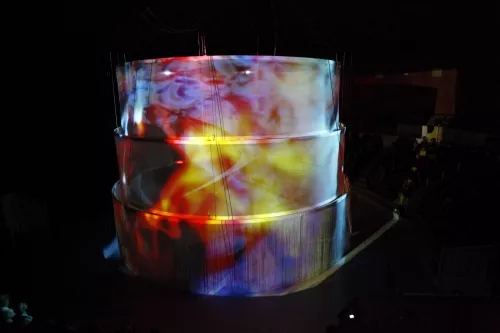 PULSIONS, spectacle de fin d'études de la 24e promotion du Centre national des arts du cirque/CNAC de Châlons-en-Champagne, mis en scène par Laurent Laffargue