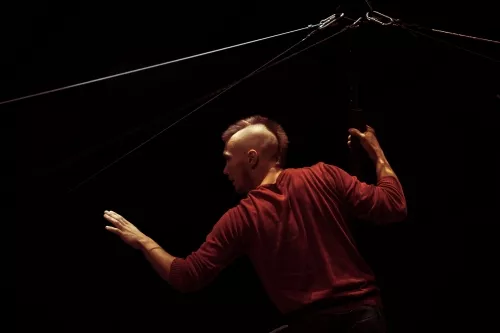 Medhi Azema, Mât chinois, 25e promotion du Centre national des arts du cirque/CNAC de Châlons-en-Champagne