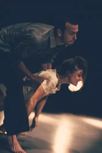 Duo Justine Berthillot et Frédéri Vernier, Portés acrobatiques, 25e promotion du Centre national des arts du cirque/CNAC de Châlons-en-Champagne