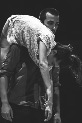 Duo Justine Berthillot et Frédéri Vernier, Portés acrobatiques, 25e promotion du Centre national des arts du cirque/CNAC de Châlons-en-Champagne