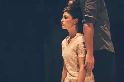 Duo Justine Berthillot et Frédéri Vernier, Portés acrobatiques, 25e promotion du Centre national des arts du cirque/CNAC de Châlons-en-Champagne