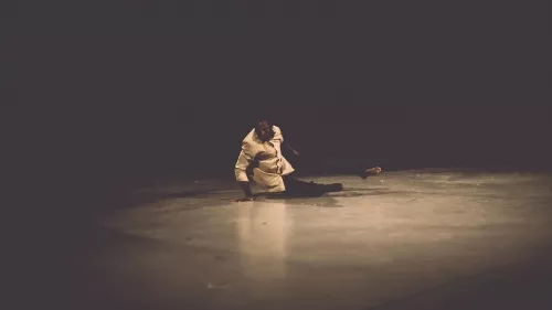 Edouard Doumbia, Acrobatie, 25e promotion du Centre national des arts du cirque/CNAC de Châlons-en-Champagne