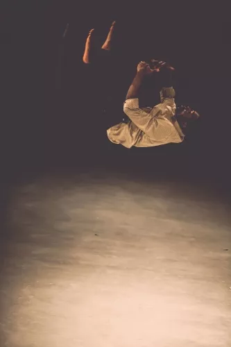 Edouard Doumbia, Acrobatie, 25e promotion du Centre national des arts du cirque/CNAC de Châlons-en-Champagne