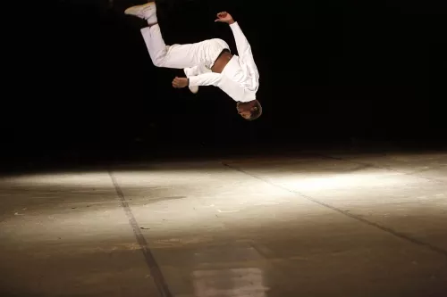 Edouard Doumbia, Acrobatie, 25e promotion du Centre national des arts du cirque/CNAC de Châlons-en-Champagne
