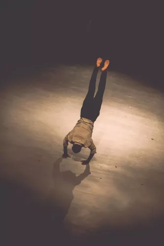 Edouard Doumbia, Acrobatie, 25e promotion du Centre national des arts du cirque/CNAC de Châlons-en-Champagne