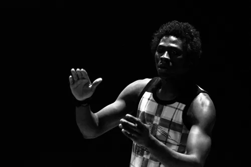 Edouard Doumbia, Acrobatie, 25e promotion du Centre national des arts du cirque/CNAC de Châlons-en-Champagne