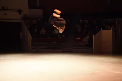 Edouard Doumbia, Acrobatie, 25e promotion du Centre national des arts du cirque/CNAC de Châlons-en-Champagne