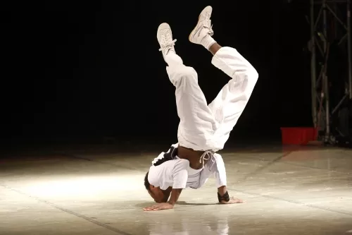 Edouard Doumbia, Acrobatie, 25e promotion du Centre national des arts du cirque/CNAC de Châlons-en-Champagne