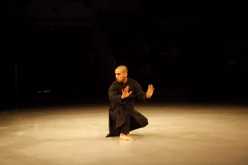 Iesu Escalente, Acrobatie, 25e promotion du Centre national des arts du cirque/CNAC de Châlons-en-Champagne