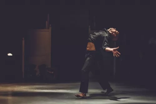 Iesu Escalente, Acrobatie, 25e promotion du Centre national des arts du cirque/CNAC de Châlons-en-Champagne