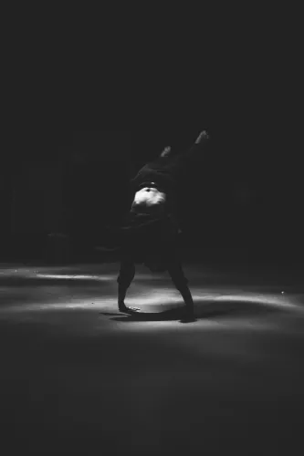 Iesu Escalente, Acrobatie, 25e promotion du Centre national des arts du cirque/CNAC de Châlons-en-Champagne