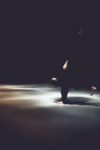 Iesu Escalente, Acrobatie, 25e promotion du Centre national des arts du cirque/CNAC de Châlons-en-Champagne