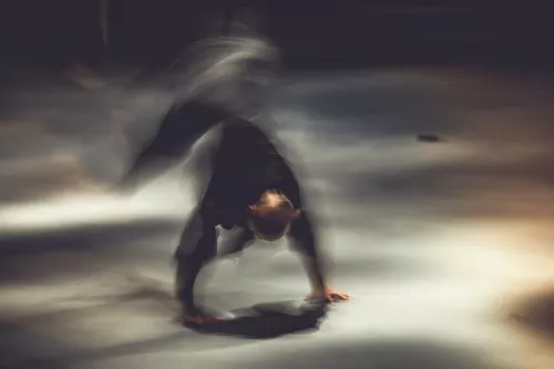 Iesu Escalente, Acrobatie, 25e promotion du Centre national des arts du cirque/CNAC de Châlons-en-Champagne